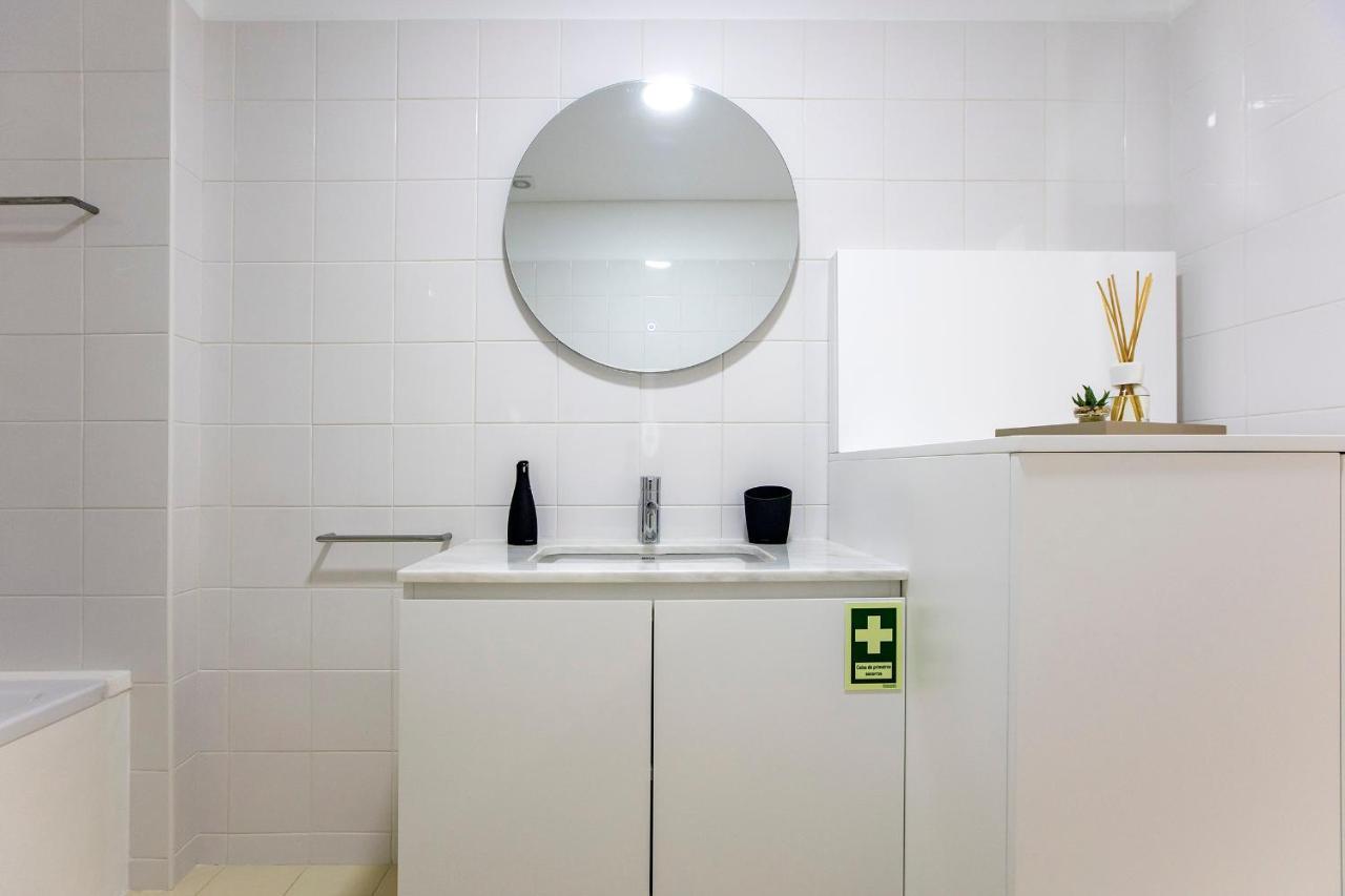 Superb 1Br Flat W/ Garden, Ac & Free Parking By Lovelystay Порто Екстериор снимка
